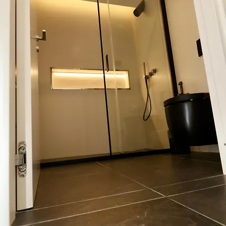Apartamento Superior Luxurious Romantic Getaway - Historical Centre - Fully Equipped & Renovated - Garibaldi#3 *