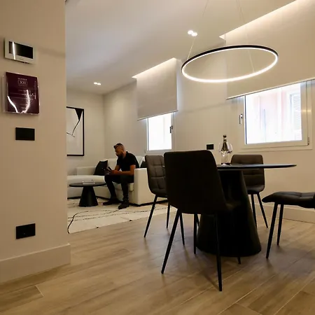 Apartment Superior Luxurious Romantic Getaway - Historical Centre - Fully Equipped & Renovated - Garibaldi#3 *
