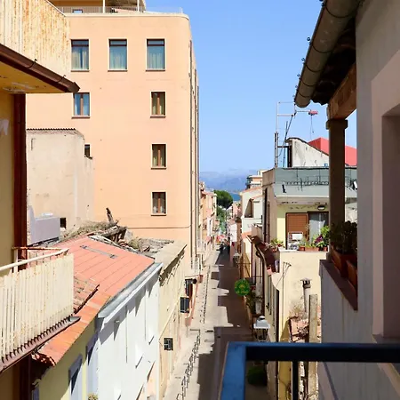 Superior Luxurious Romantic Getaway - Historical Centre - Fully Equipped & Renovated - Garibaldi#3 Olbia