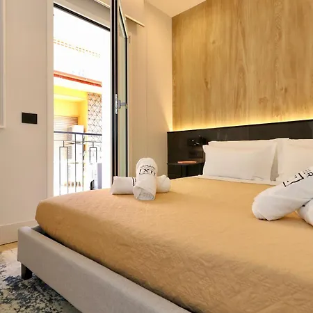 Superior Luxurious Romantic Getaway - Historical Centre - Fully Equipped & Renovated - Garibaldi#3 Apartment *