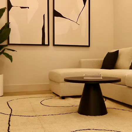 Superior Luxurious Romantic Getaway - Historical Centre - Fully Equipped & Renovated - Garibaldi#3 Apartment