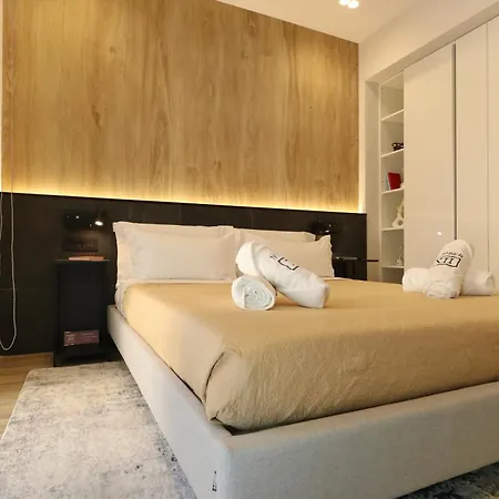 Superior Luxurious Romantic Getaway - Historical Centre - Fully Equipped & Renovated - Garibaldi#3 *
