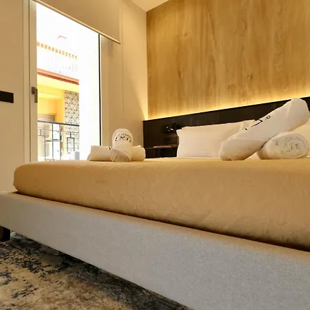 Superior Luxurious Romantic Getaway - Historical Centre - Fully Equipped & Renovated - Garibaldi#3