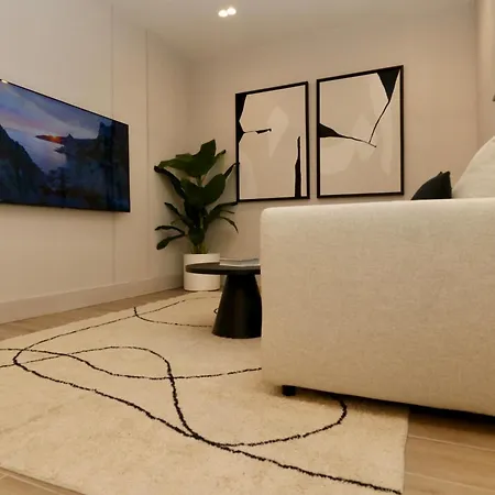 Superior Luxurious Romantic Getaway - Historical Centre - Fully Equipped & Renovated - Garibaldi#3
