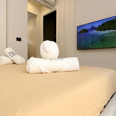 Superior Luxurious Romantic Getaway - Historical Centre - Fully Equipped & Renovated - Garibaldi#3 * Olbia