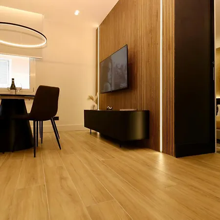 Superior Luxurious Romantic Getaway - Historical Centre - Fully Equipped & Renovated - Garibaldi#3 Apartment *