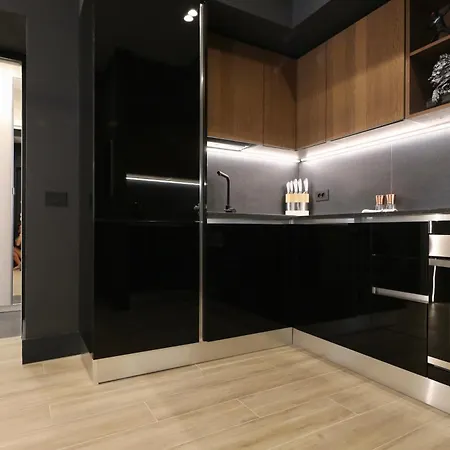 Superior Luxurious Romantic Getaway - Historical Centre - Fully Equipped & Renovated - Garibaldi#3 Apartment *