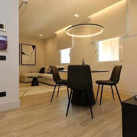 Superior Luxurious Romantic Getaway - Historical Centre - Fully Equipped & Renovated - Garibaldi#3 Apartment *