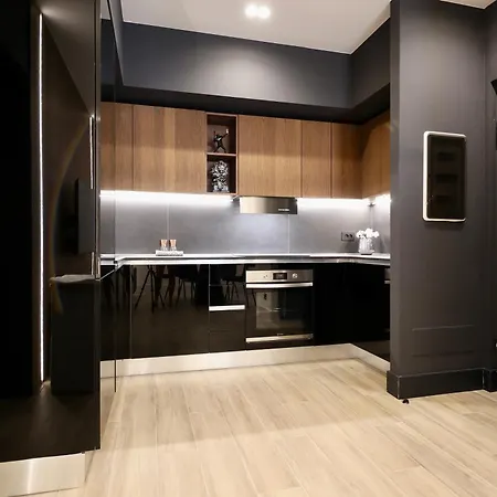 Garibaldi 3 Renovated 1br Apartment, Old Town
