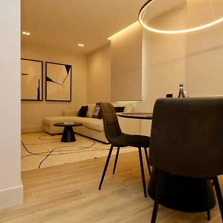 Superior Luxurious Romantic Getaway - Historical Centre - Fully Equipped & Renovated - Garibaldi#3 Apartment *