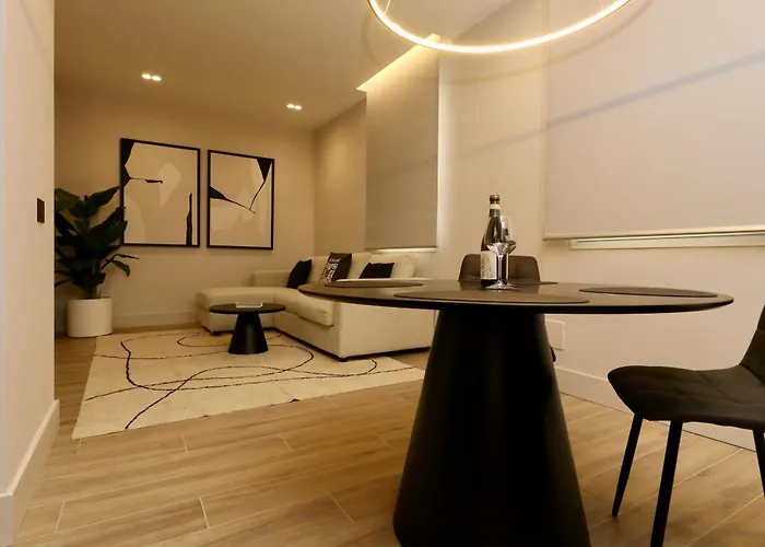 Luxurious 1br - Historical Centre - Fully Equipped & Renovated - Garibaldi#3 *